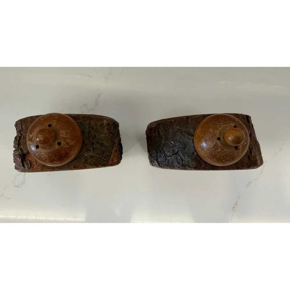 Vintage Rustic Log Wood Clock‎ Salt and Pepper Shakers Set Cabin Farmhouse Decor